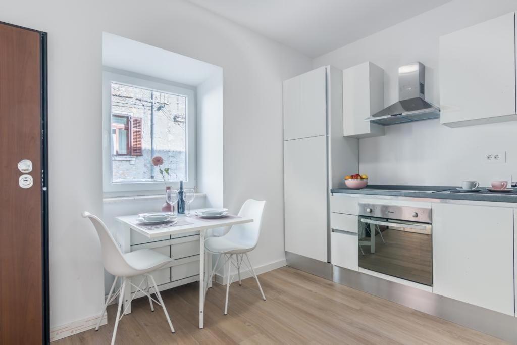 Apartment Klara Free Parking, Center Пула Екстериор снимка